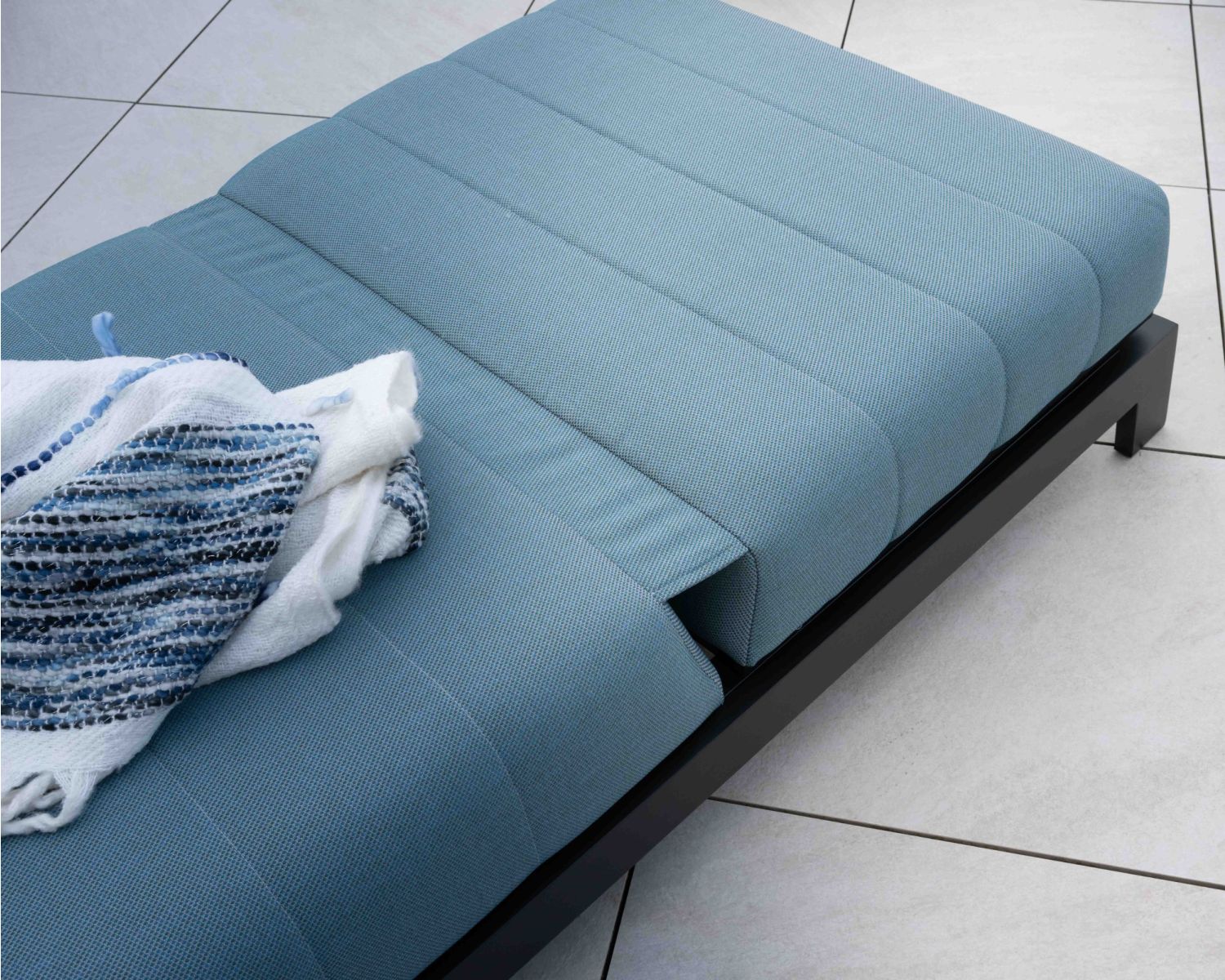 Bain de soleil ultra confort bleu turquoise "Terrasse" structure noire