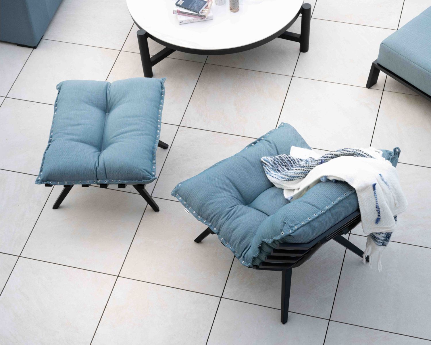 Chaise longue haut de gamme turquoise et noire avec repose-pieds modulaire "Lisca"
