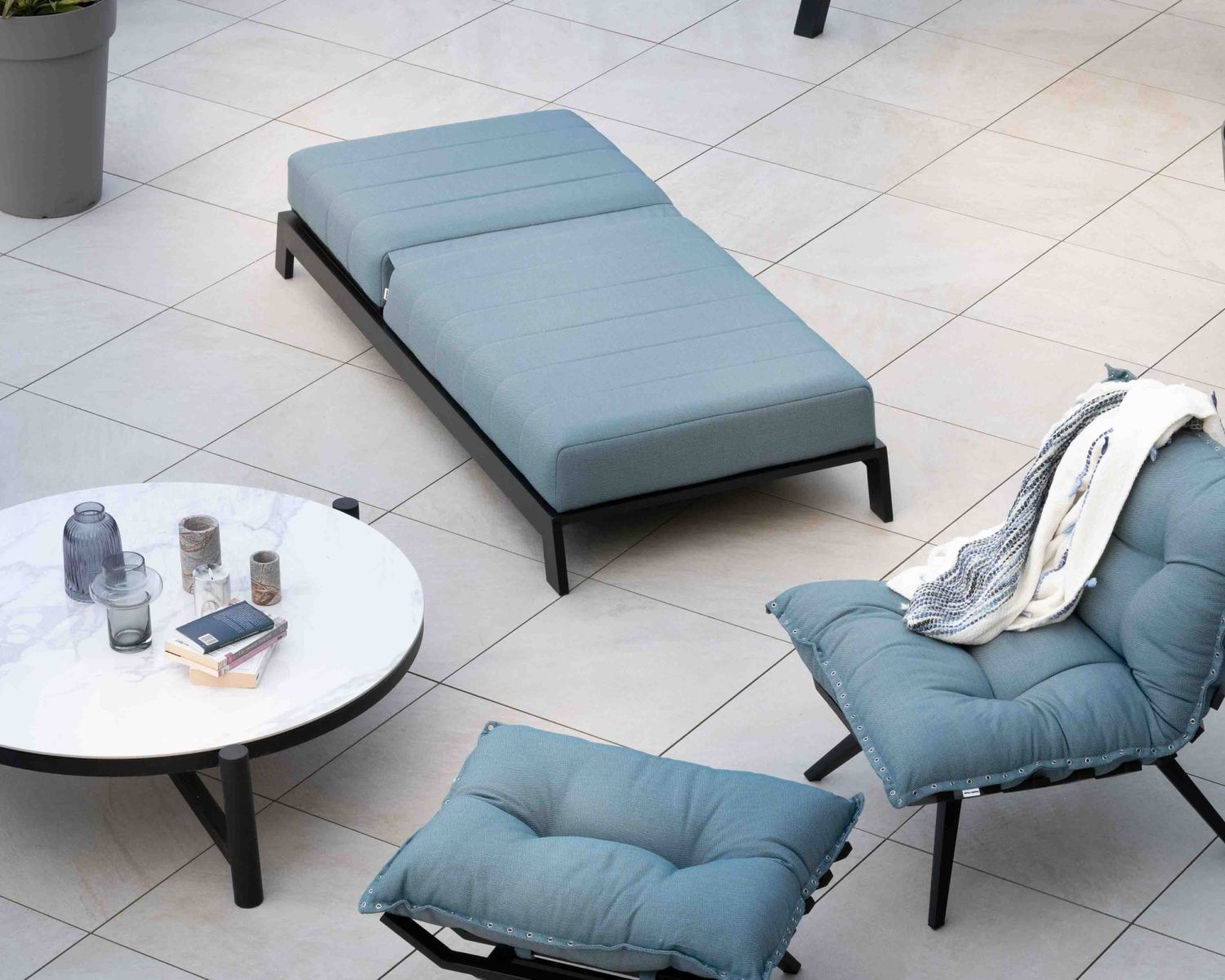 Bain de soleil ultra confort bleu turquoise "Terrasse" structure noire