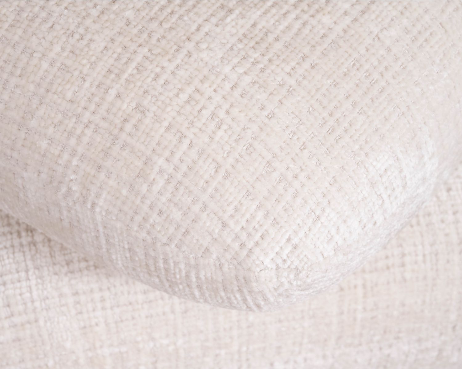 Pouf pivotant « Flow » style contemporain en tissu tramé écru à reflets soyeux