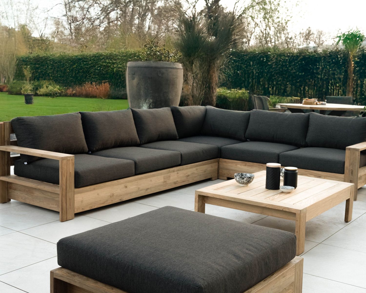 Grand canapé modulaire spécial extérieur en teck et tissu gris foncé "Zénith"