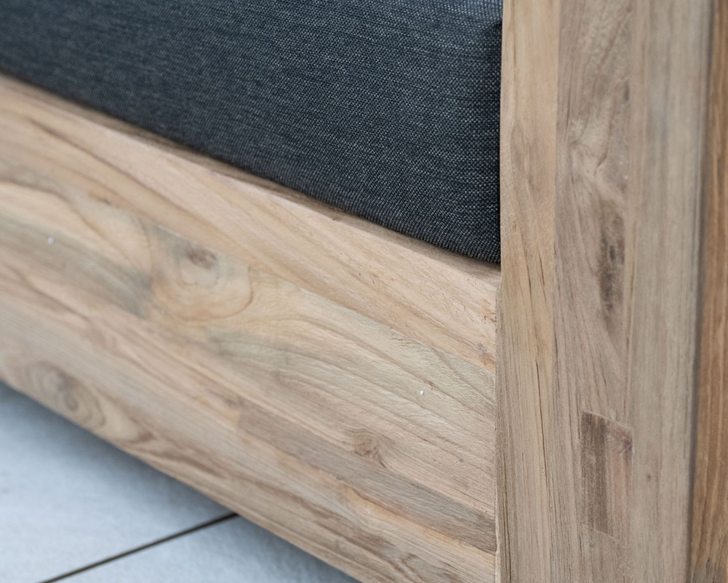 Grand canapé modulaire spécial extérieur en teck et tissu gris foncé "Zénith"