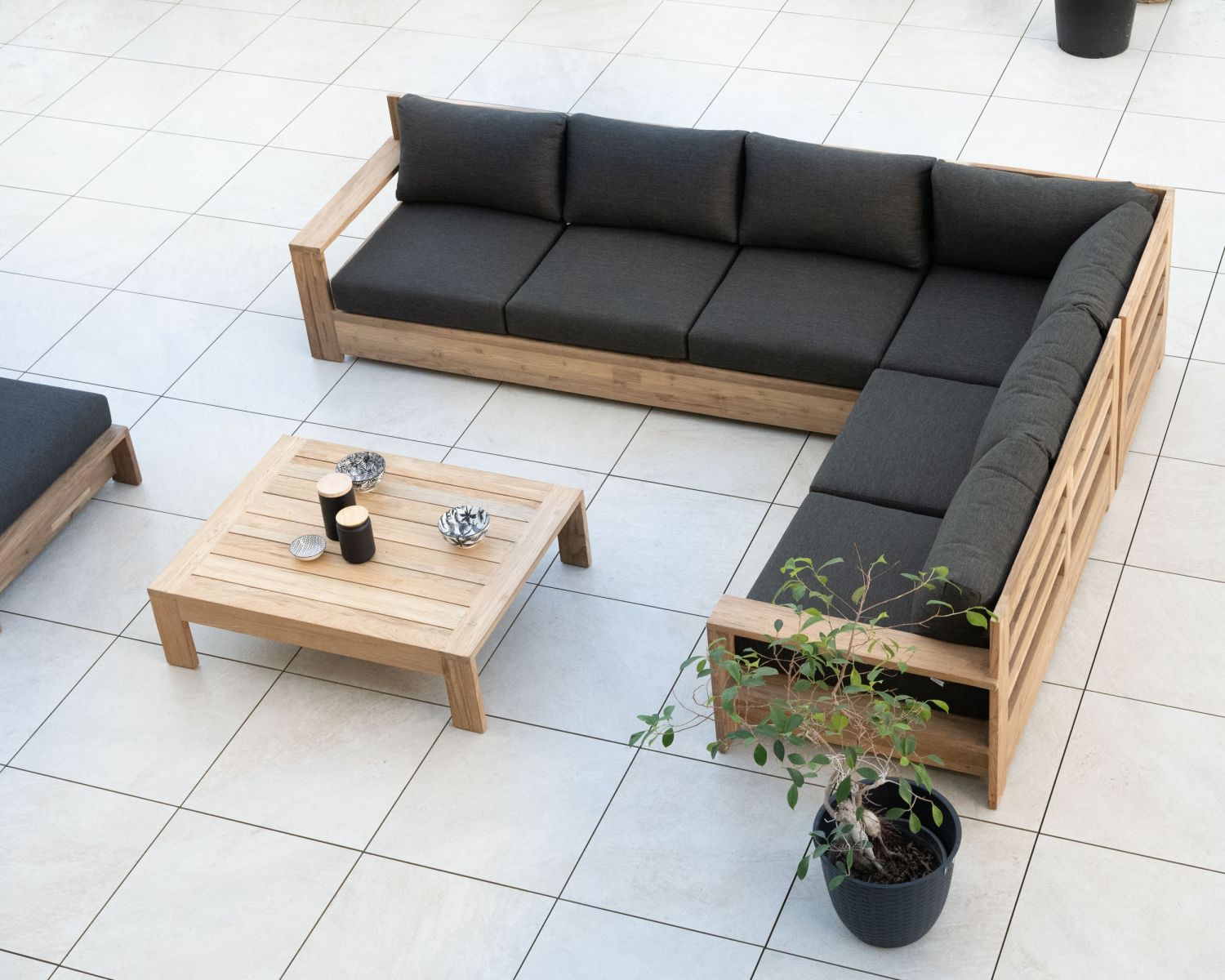 Grand canapé modulaire spécial extérieur en teck et tissu gris foncé "Zénith"