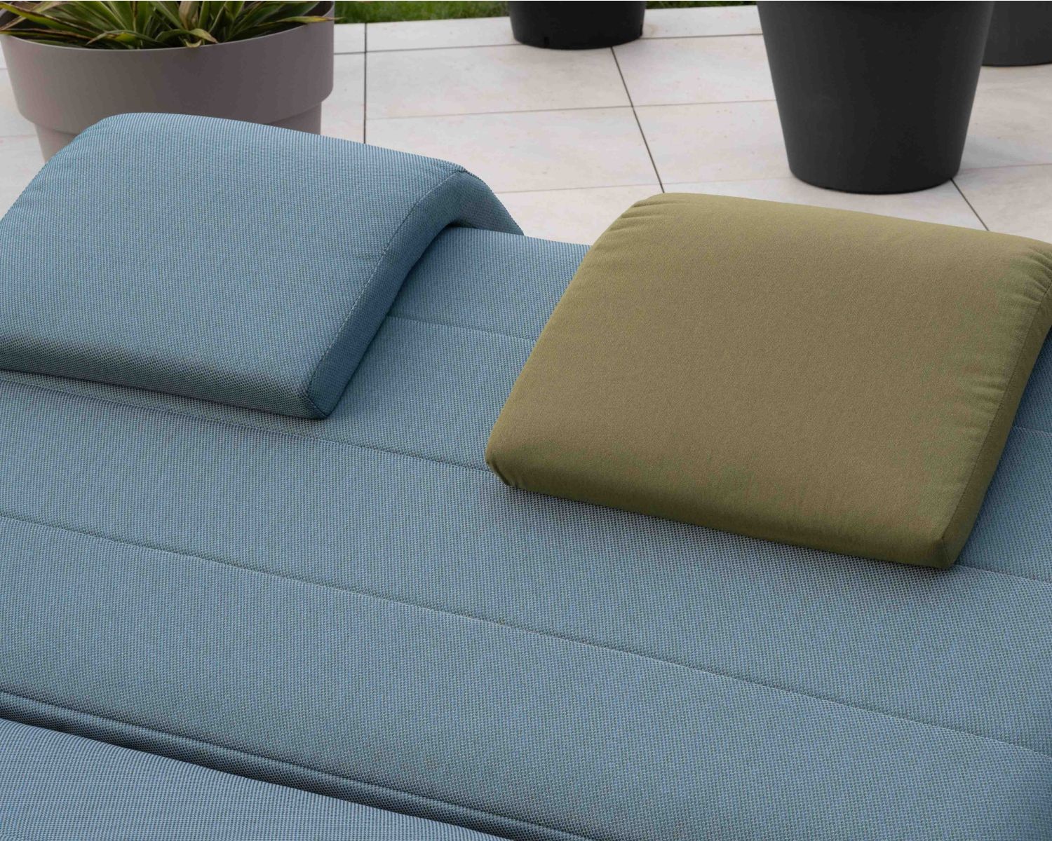 Têtière en tissu vert pour bain de soleil "Nusa Pedina"