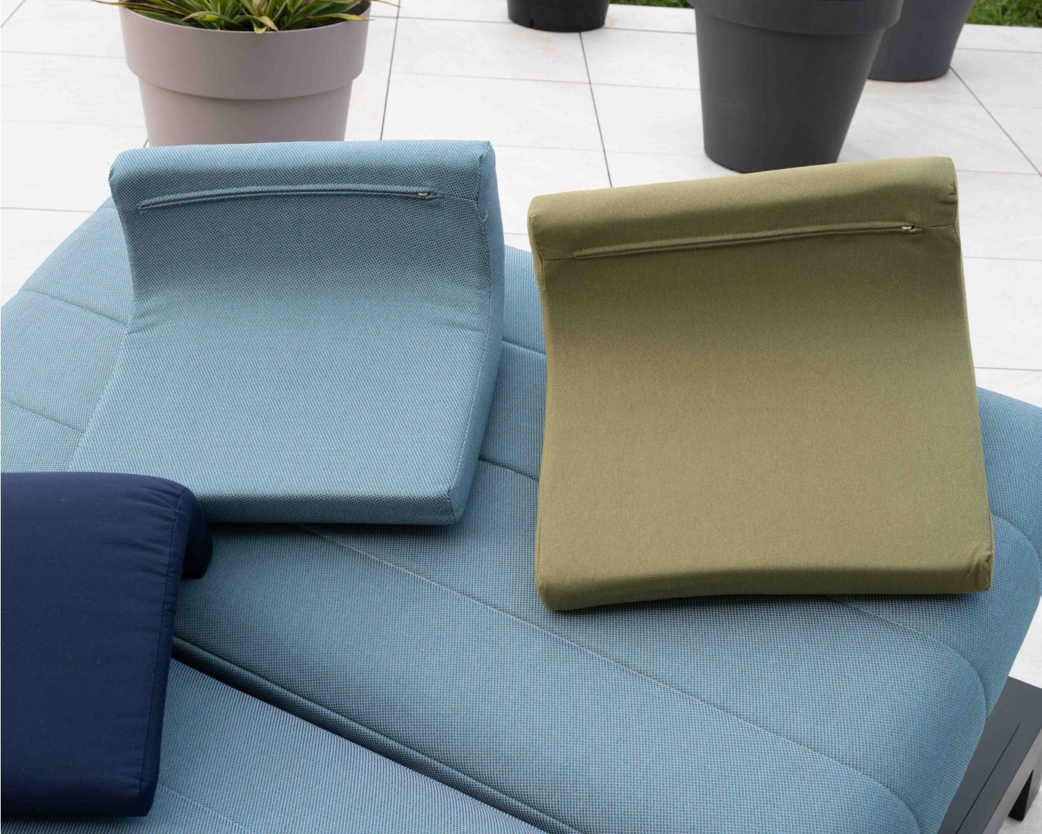 Têtière en tissu vert pour bain de soleil "Nusa Pedina"