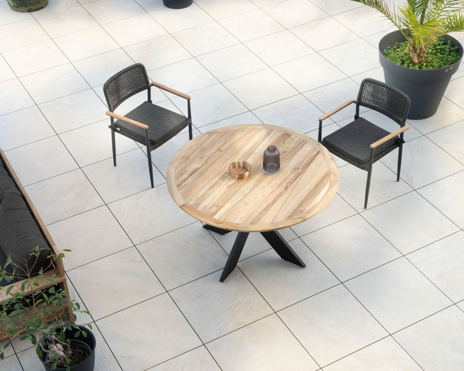 Table de jardin ronde en teck et pieds croisés en aluminium "Ozone" 150 cm