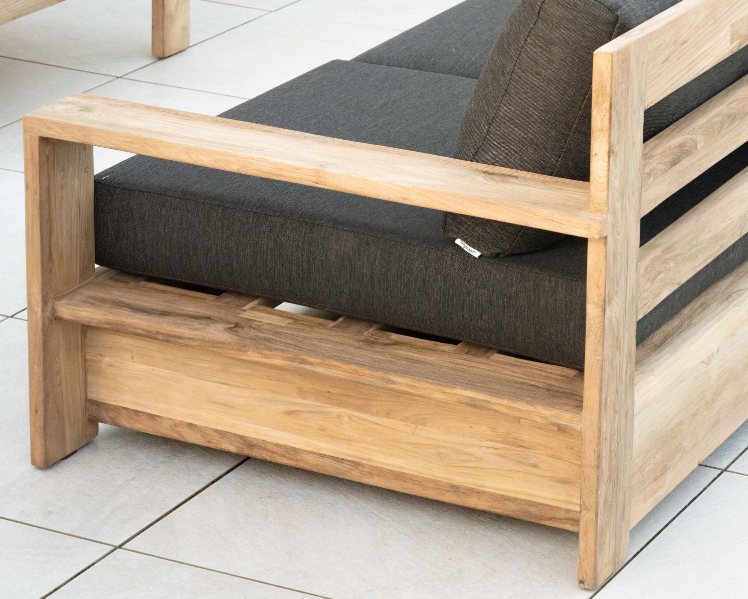 Canapé de jardin 2 places haut de gamme "Zénith" en teck matelassé tissu gris foncé