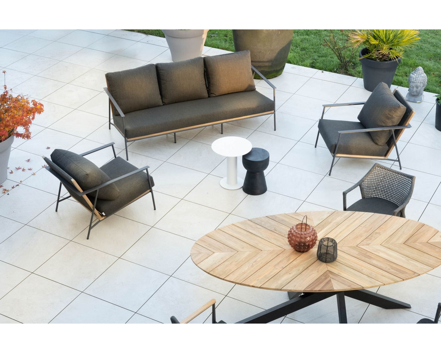 Salon de jardin 3 pièces en aluminium, teck et tissu spécial extérieur gris foncé "Hélios"