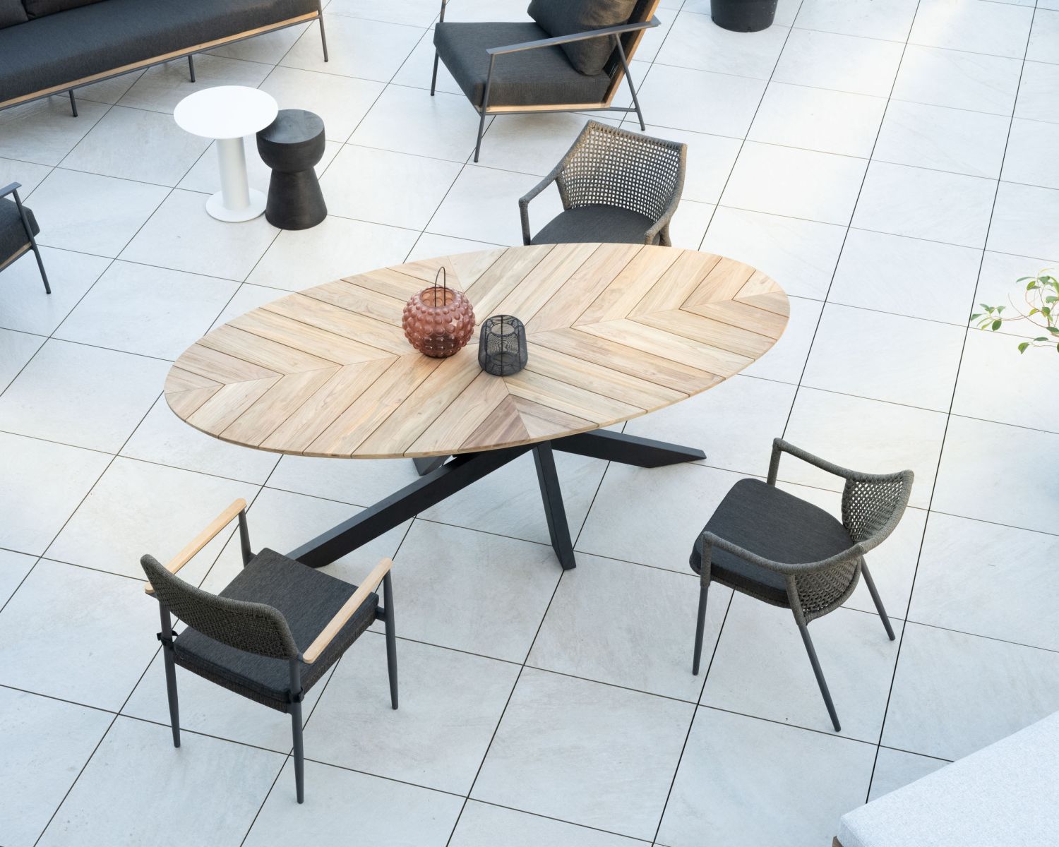 Table de jardin elliptique 220 cm en teck "Hélios" pieds mikado noir