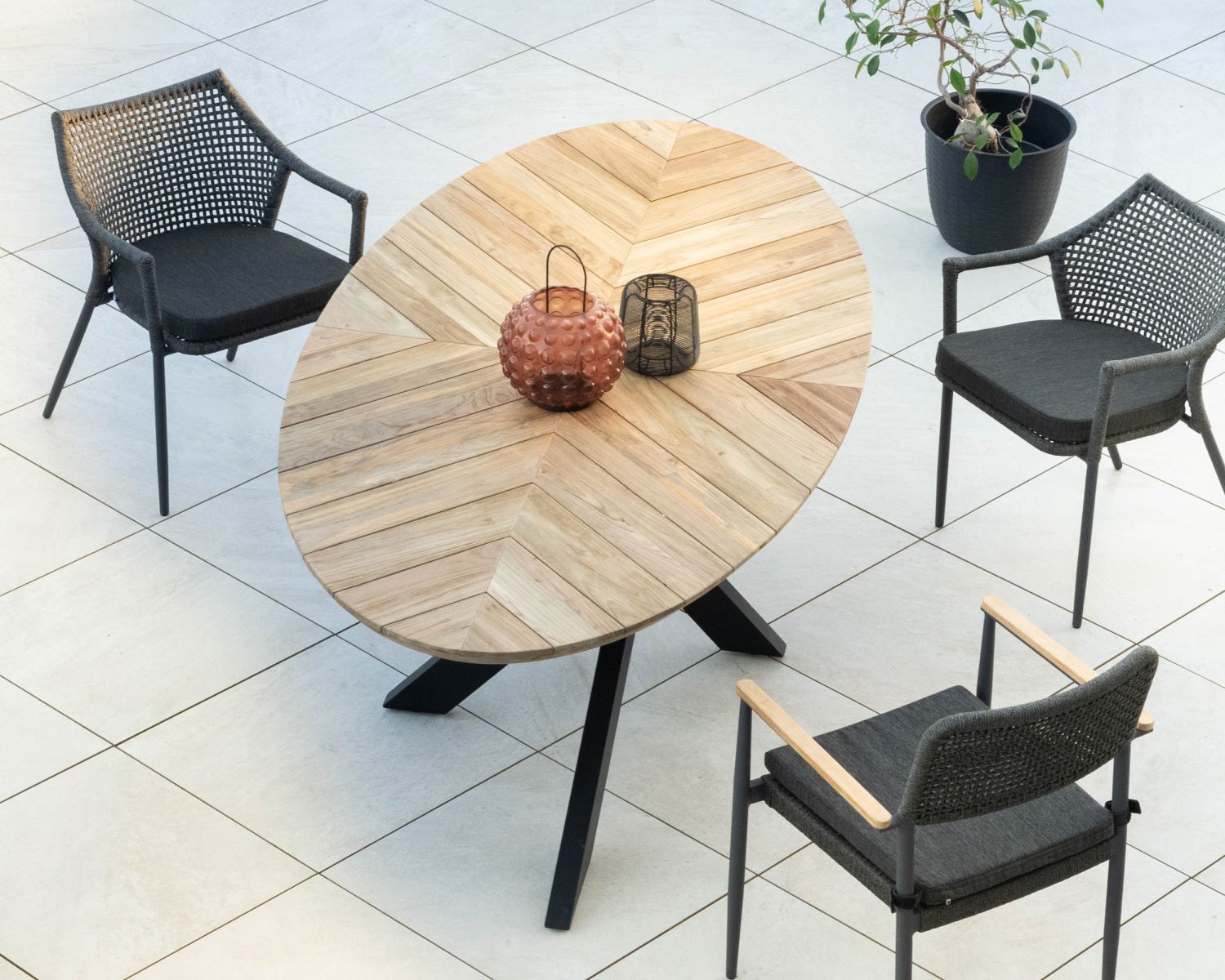 Table de jardin elliptique 220 cm en teck "Hélios" pieds mikado noir