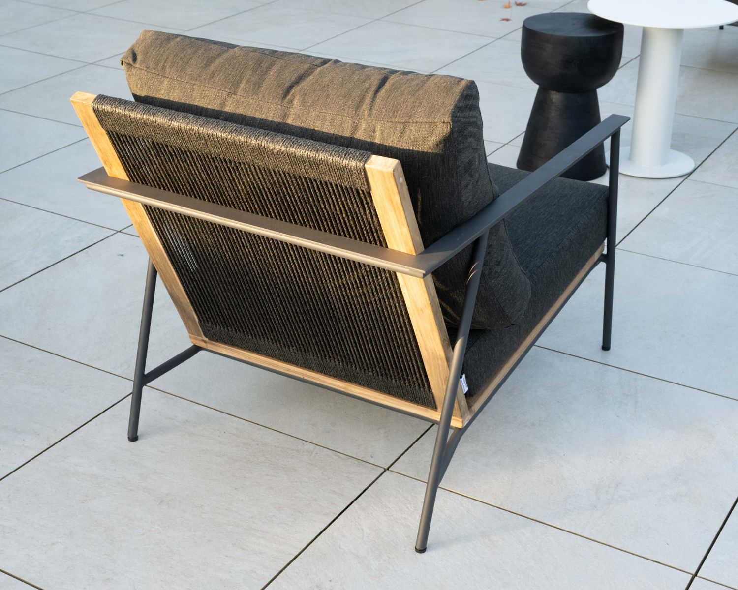 Salon de jardin 3 pièces en aluminium, teck et tissu spécial extérieur gris foncé "Hélios"