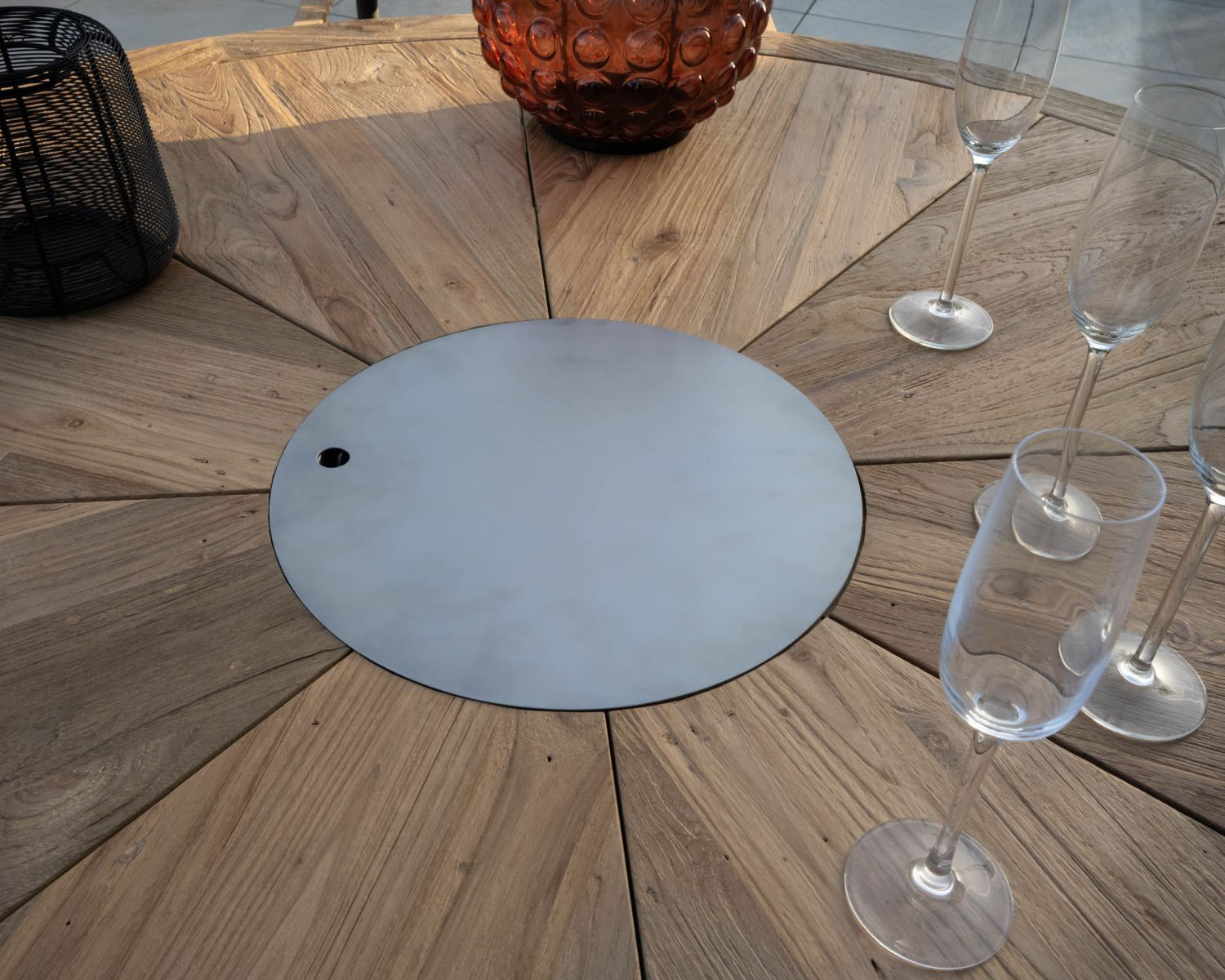 Table de jardin haut de gamme "Hélios" avec plateau rosace et seau à glace intégré 
