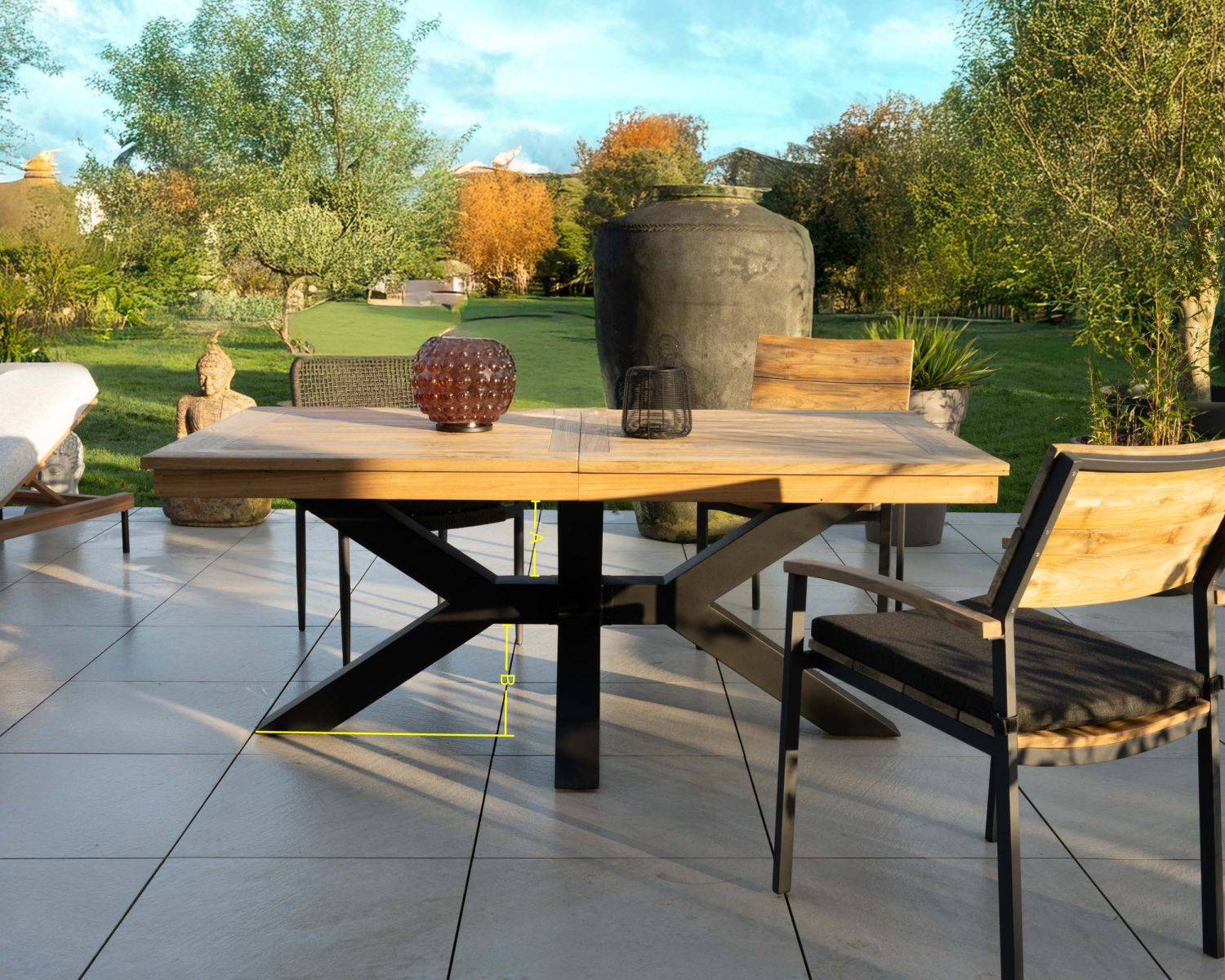 Grande table de jardin en teck 220 à 300 cm avec allonges centrales "Hélios" pieds croix aluminium noir