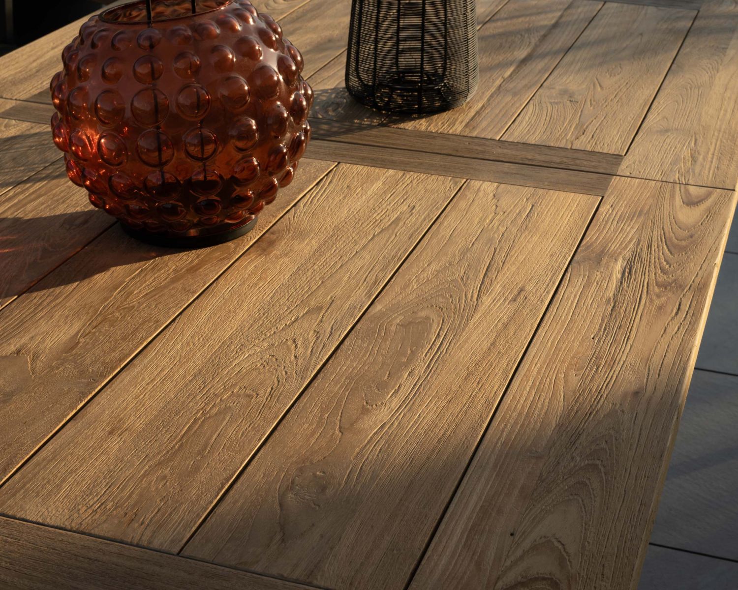 Table de jardin en teck 180 à 260 cm "Hélios" pieds croix aluminium noir