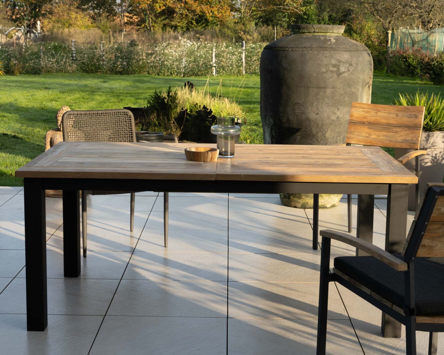 Table de jardin 180 à 240 cm avec allonge centrale "Ozone" en teck et aluminium
