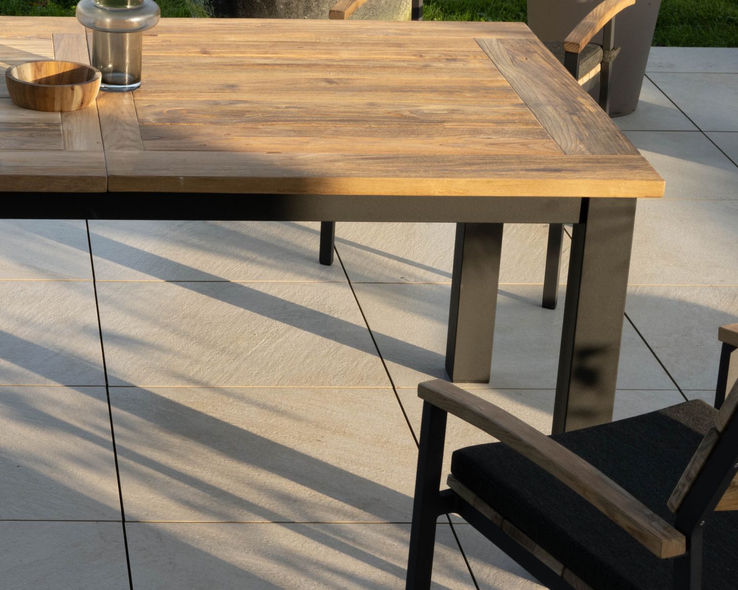 Table de jardin 180 à 240 cm avec allonge centrale "Ozone" en teck et aluminium