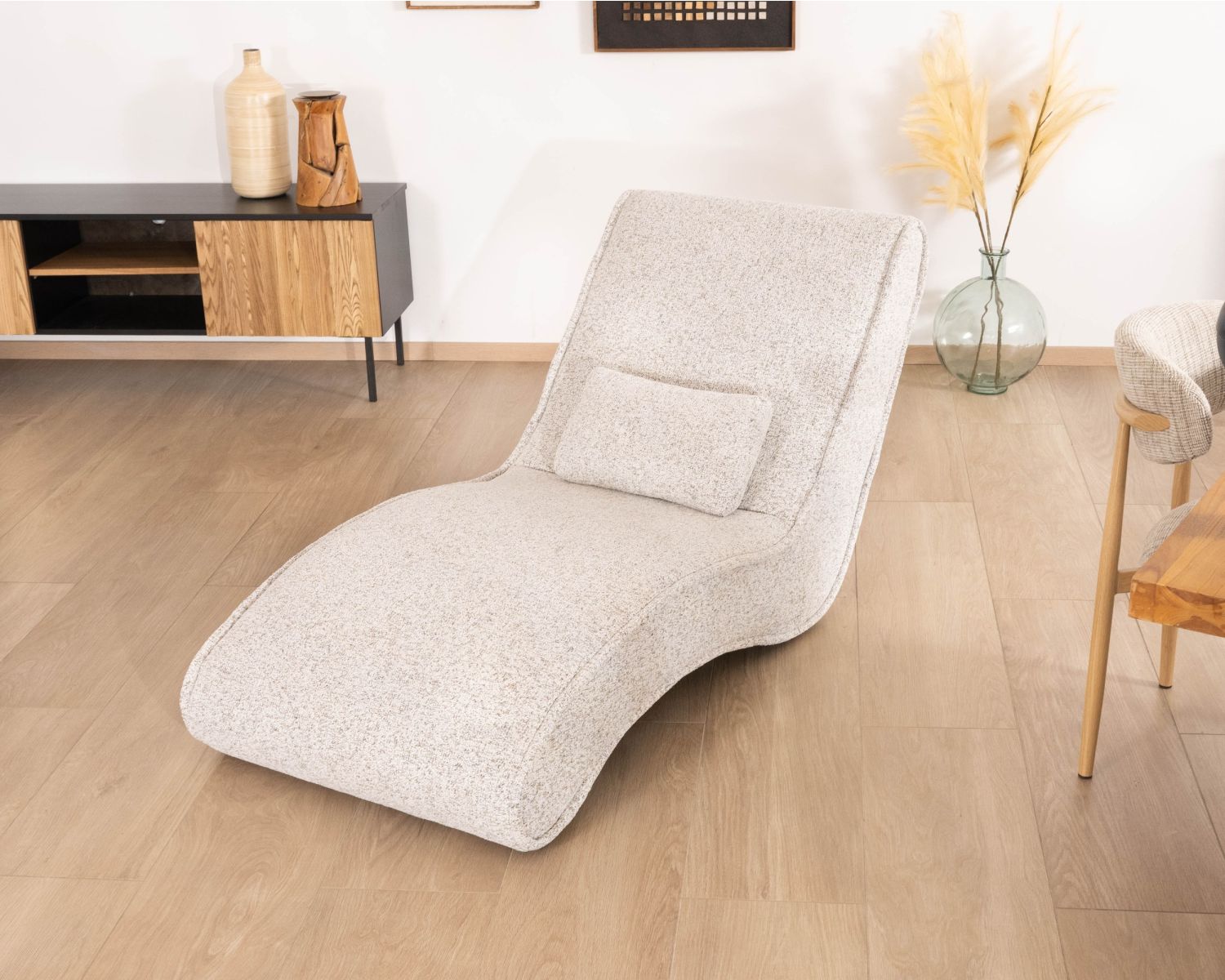 Chaise longue d'intérieur design en tissu tramé blanc cassé "Syltan"