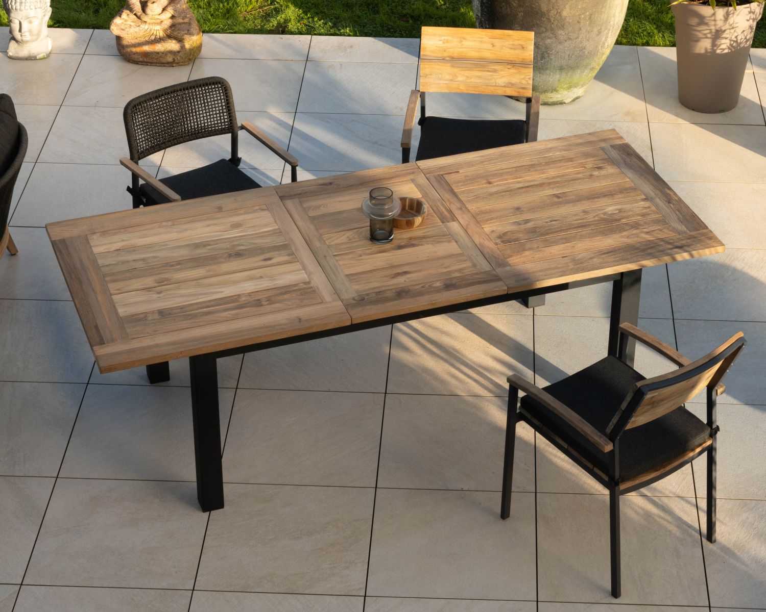 Table de jardin 180 à 240 cm avec allonge centrale "Ozone" en teck et aluminium