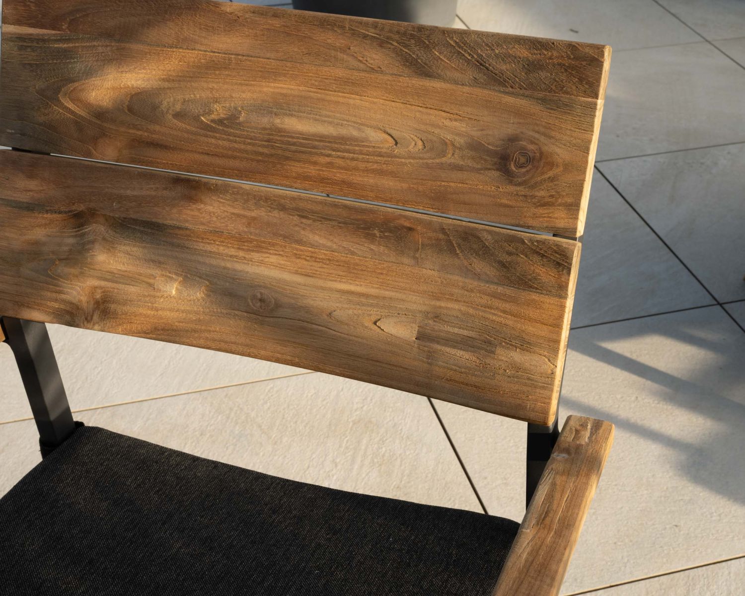 Chaise de jardin haut de gamme en teck et aluminium "Chair'ming" coussin en tissu gris