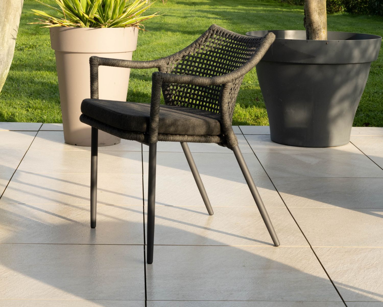 Lot de 2 chaises de jardin enveloppantes en corde tressée gris foncé "Chair'ming"