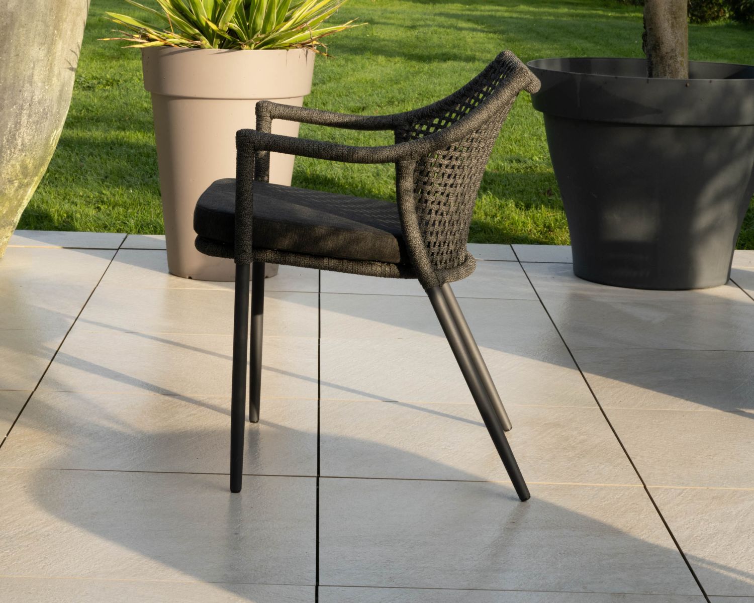 Lot de 2 chaises de jardin enveloppantes en corde tressée gris foncé "Chair'ming"