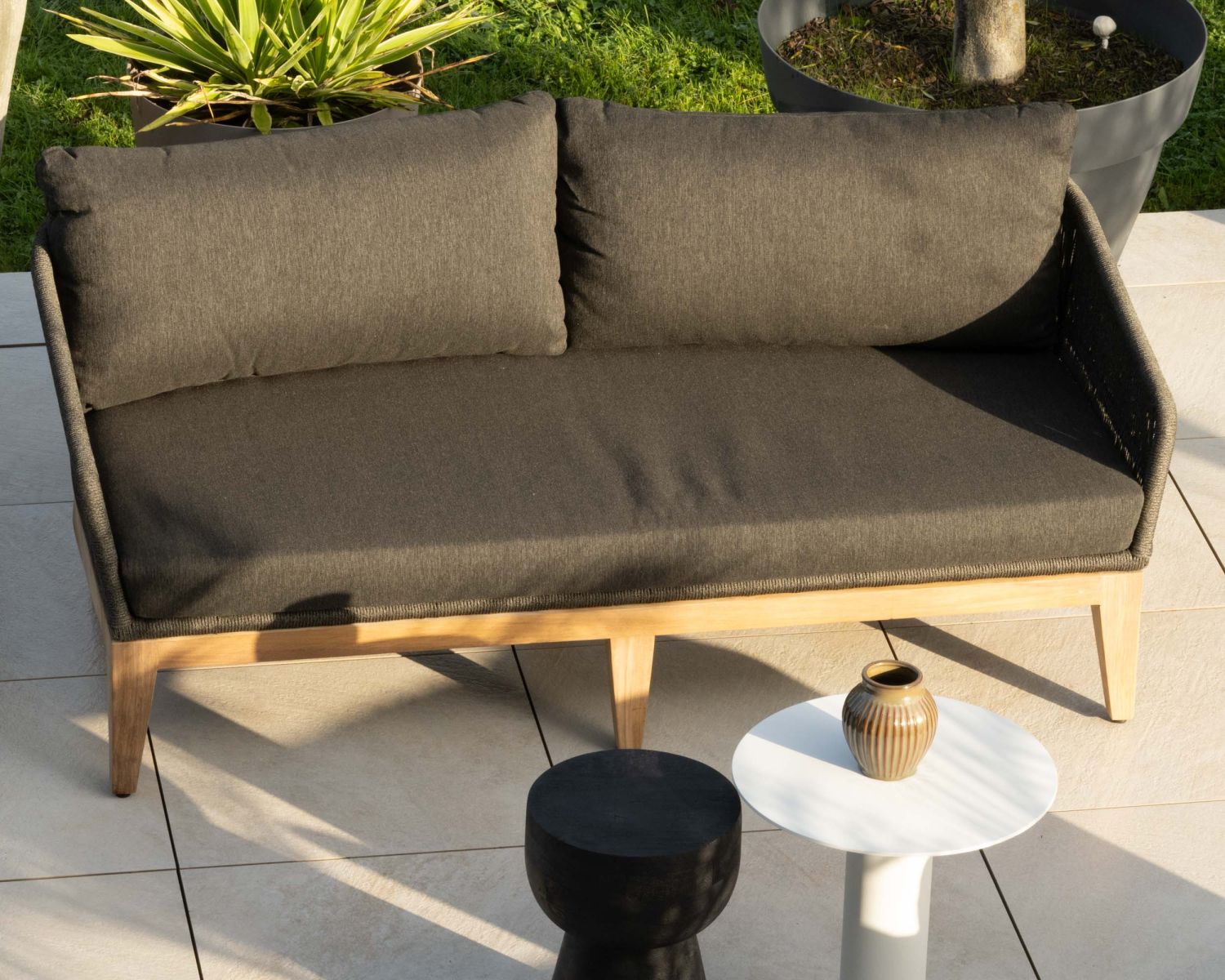 Ensemble de jardin haut de gamme 3 pièces en teck et tissu gris foncé "Tuléo"