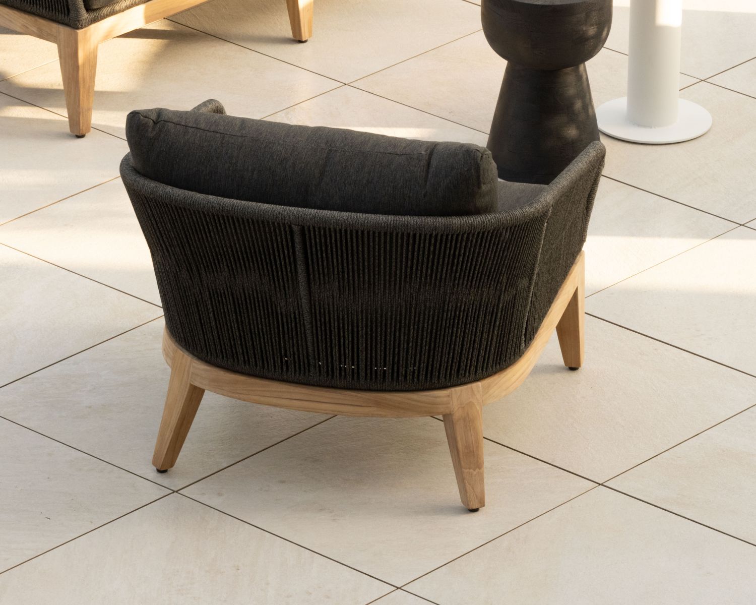 Ensemble de jardin haut de gamme 3 pièces en teck et tissu gris foncé "Tuléo"