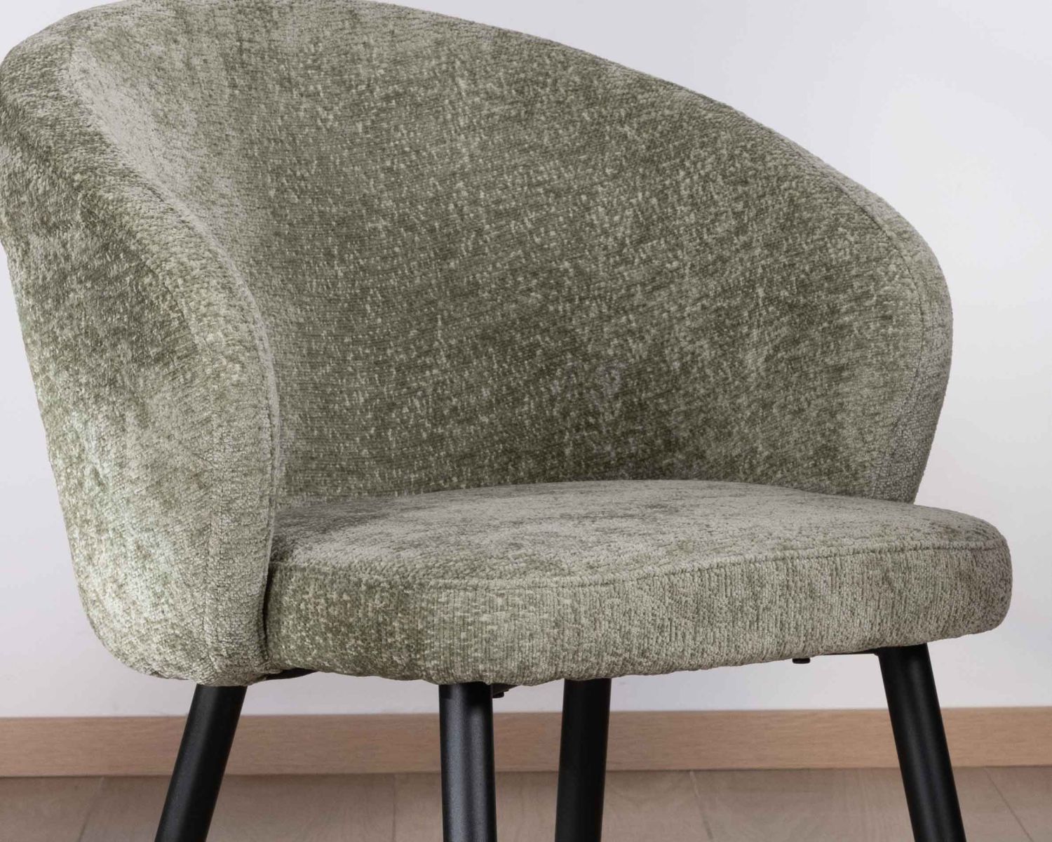 Lot de 2 chaises contemporaines et enveloppantes en tissu bouclé vert "Kandy"