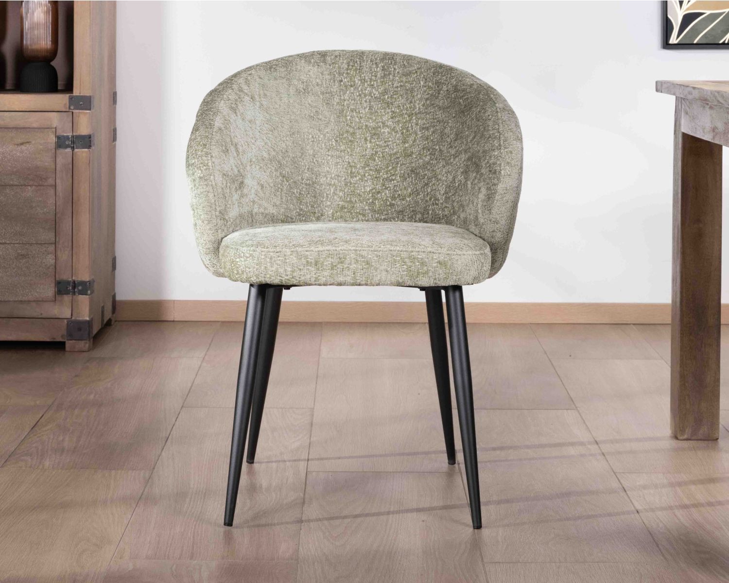 Lot de 2 chaises contemporaines et enveloppantes en tissu bouclé vert "Kandy"