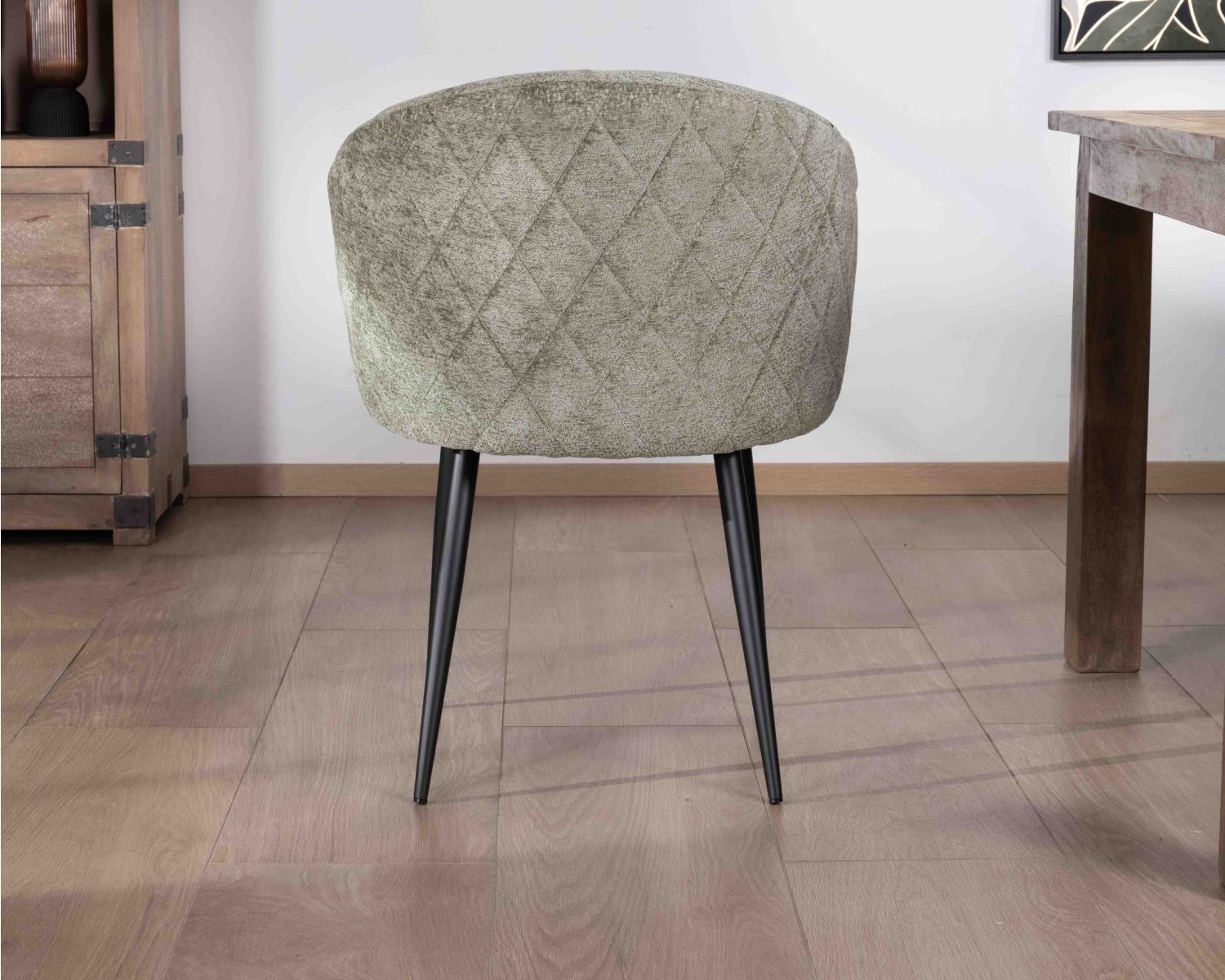 Lot de 2 chaises contemporaines et enveloppantes en tissu bouclé vert "Kandy"