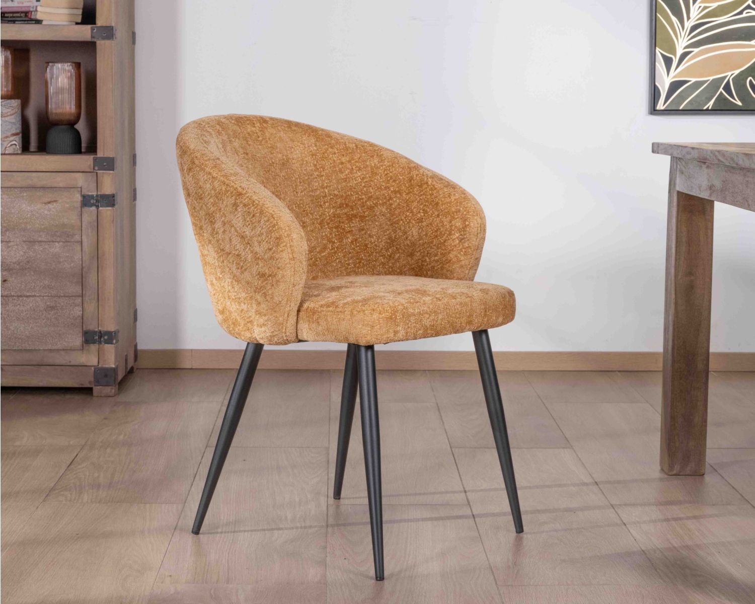 Lot de 2 chaises enveloppantes en tissu jaune et pieds métal noirs "Kandy"