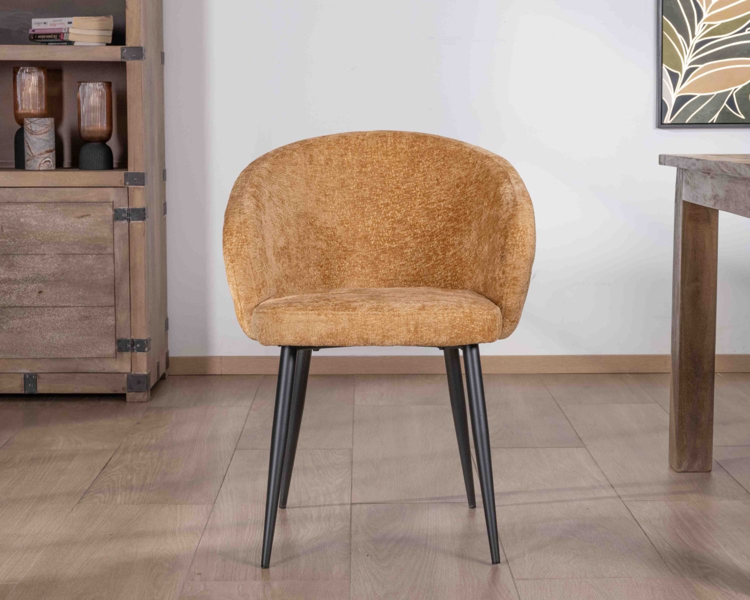 Lot de 2 chaises enveloppantes en tissu jaune et pieds métal noirs "Kandy"