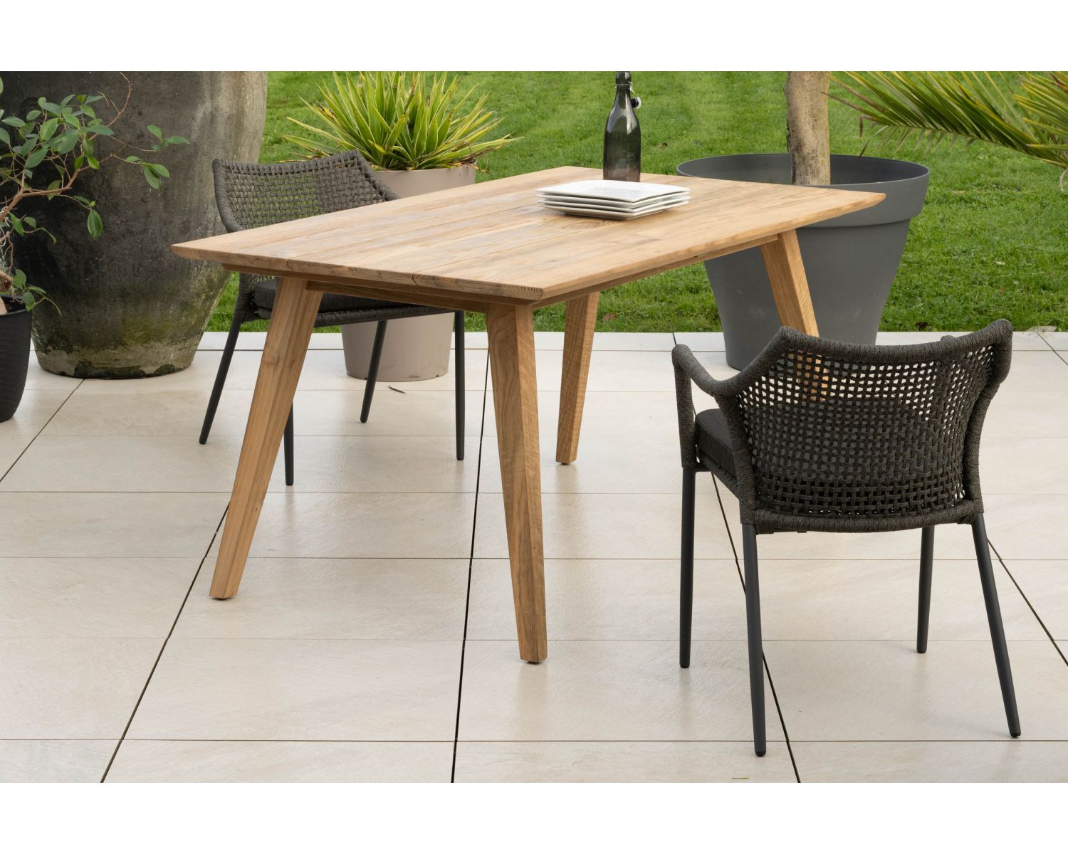Table à manger spécial extérieur 160x90 cm "Tuléo" design épuré et teck recyclé