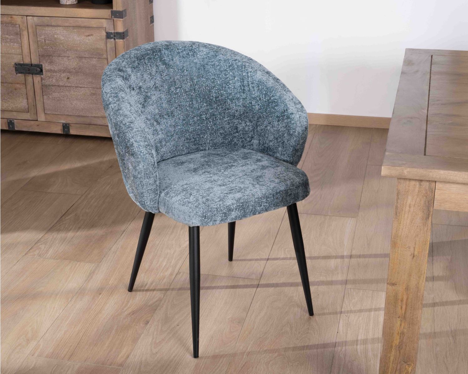 Lot de 2 chaises de repas design en tissu bleu et pieds métal noirs "Kandy"