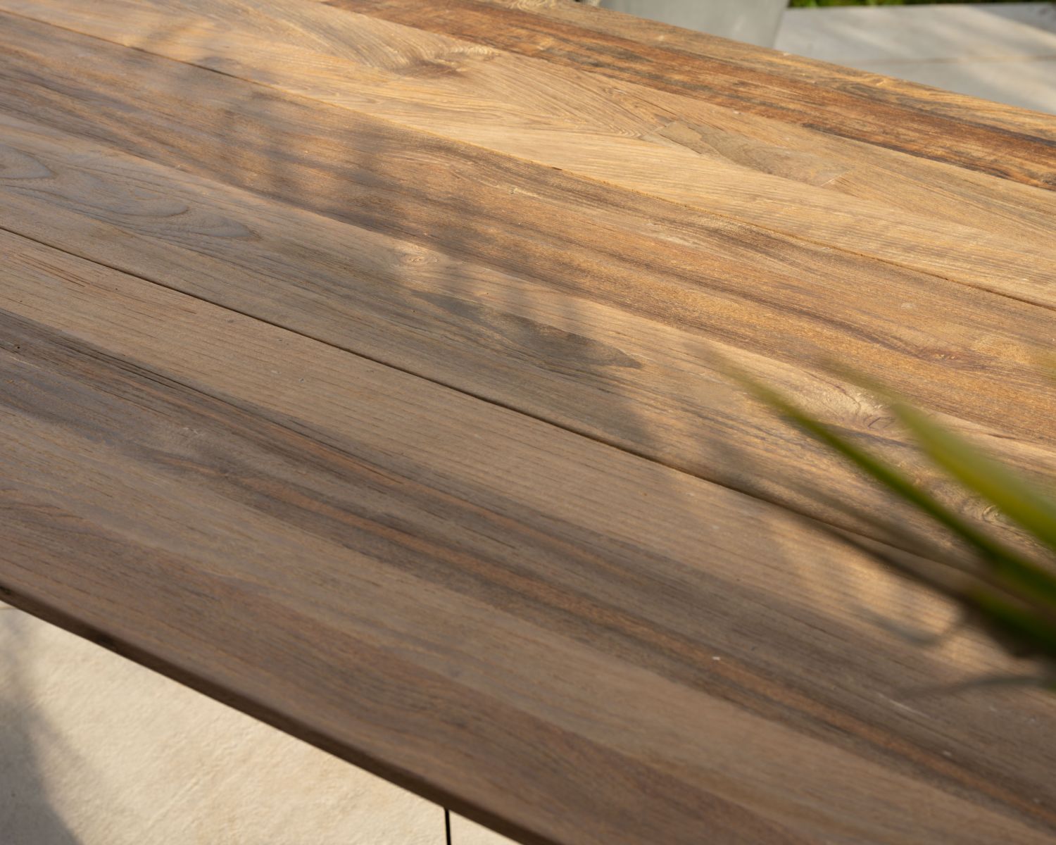 Table à manger spécial extérieur 220x100 cm "Tuléo" design épuré en teck recyclé