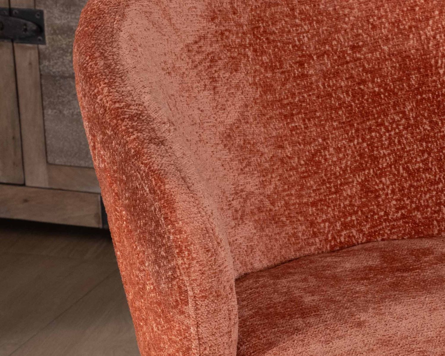 Lot de 2 chaises contemporaines et enveloppantes en tissu bouclé terracotta "Kandy"