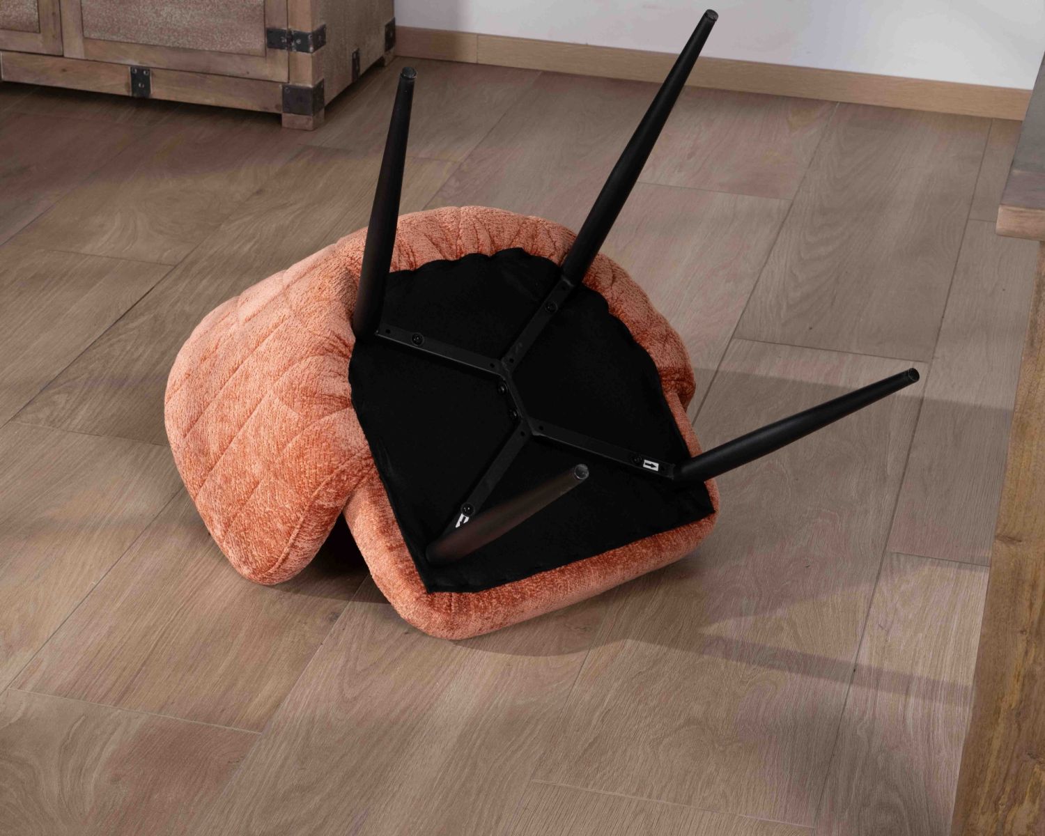 Lot de 2 chaises contemporaines et enveloppantes en tissu bouclé terracotta "Kandy"