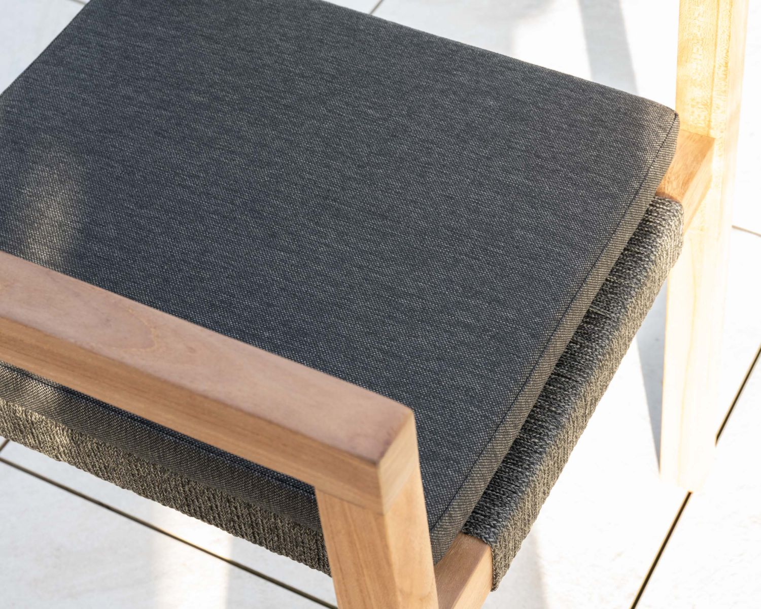 Lot de 4 chaises spécial extérieur en teck naturel "Chair'ming" assise et dossier tressés gris