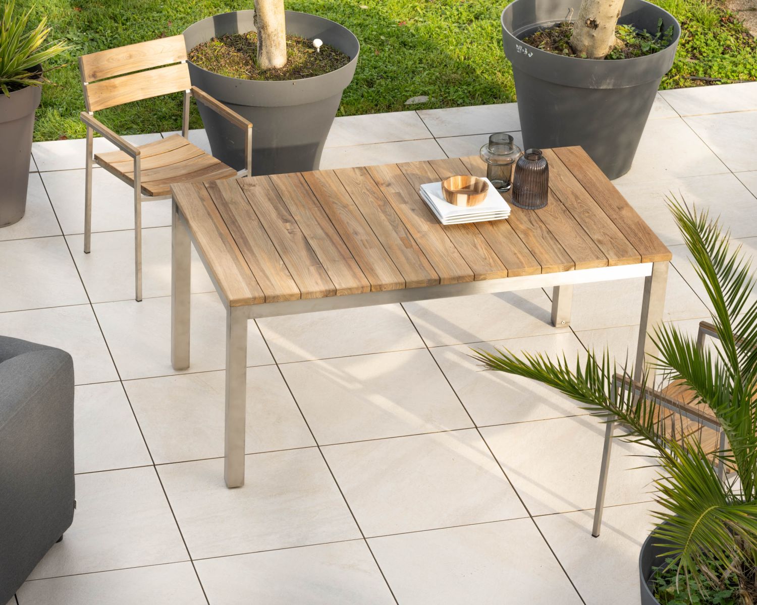 Lot de 4 chaises de jardin empilables en teck et acier inoxydable "Melta"