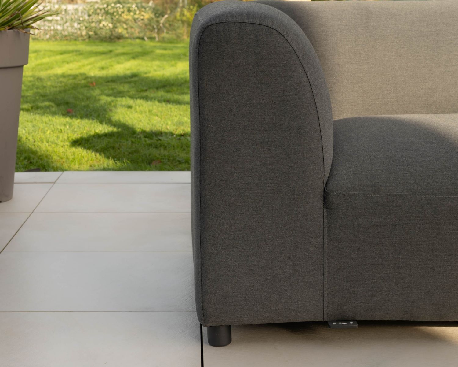 Canapé chauffant spécial extérieur en tissu anthracite "Aurora" retour à droite