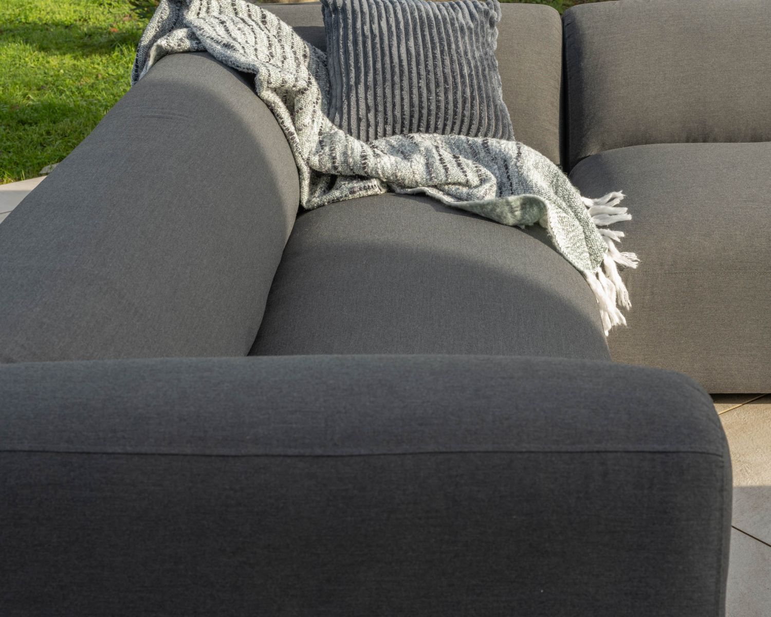 Canapé chauffant spécial extérieur en tissu anthracite "Aurora" retour à droite