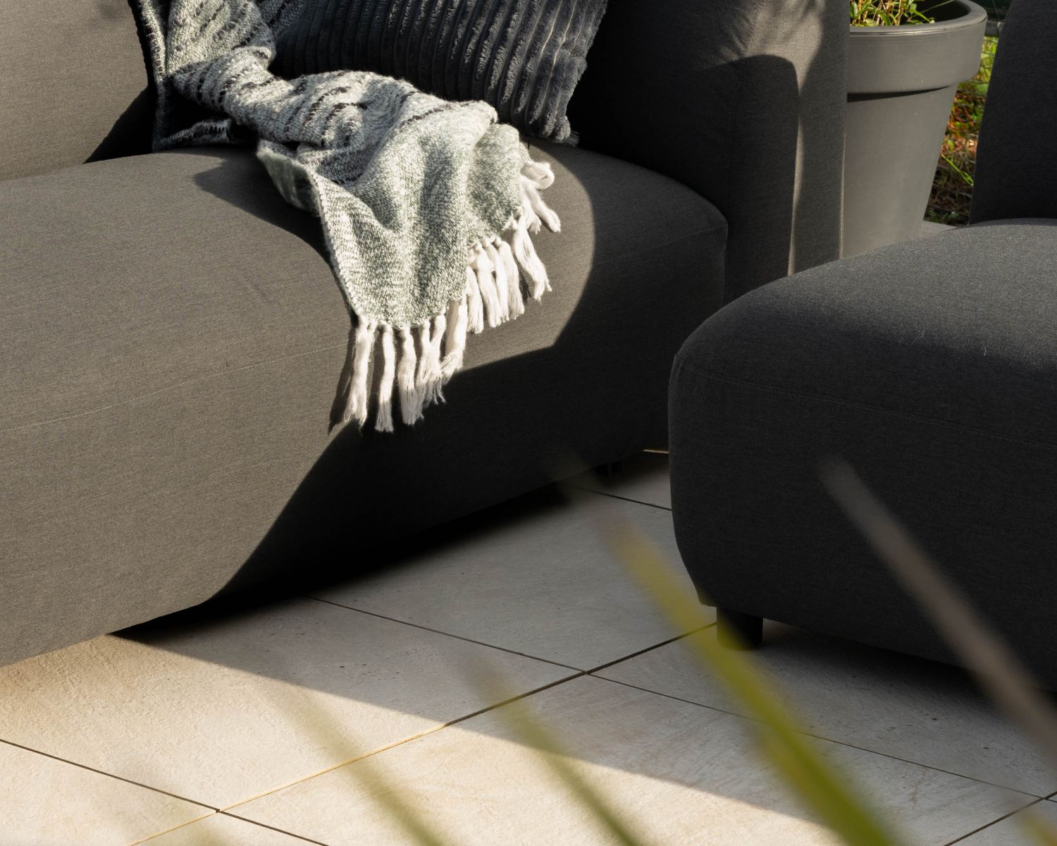 Canapé chauffant spécial extérieur en tissu anthracite "Aurora" retour à droite