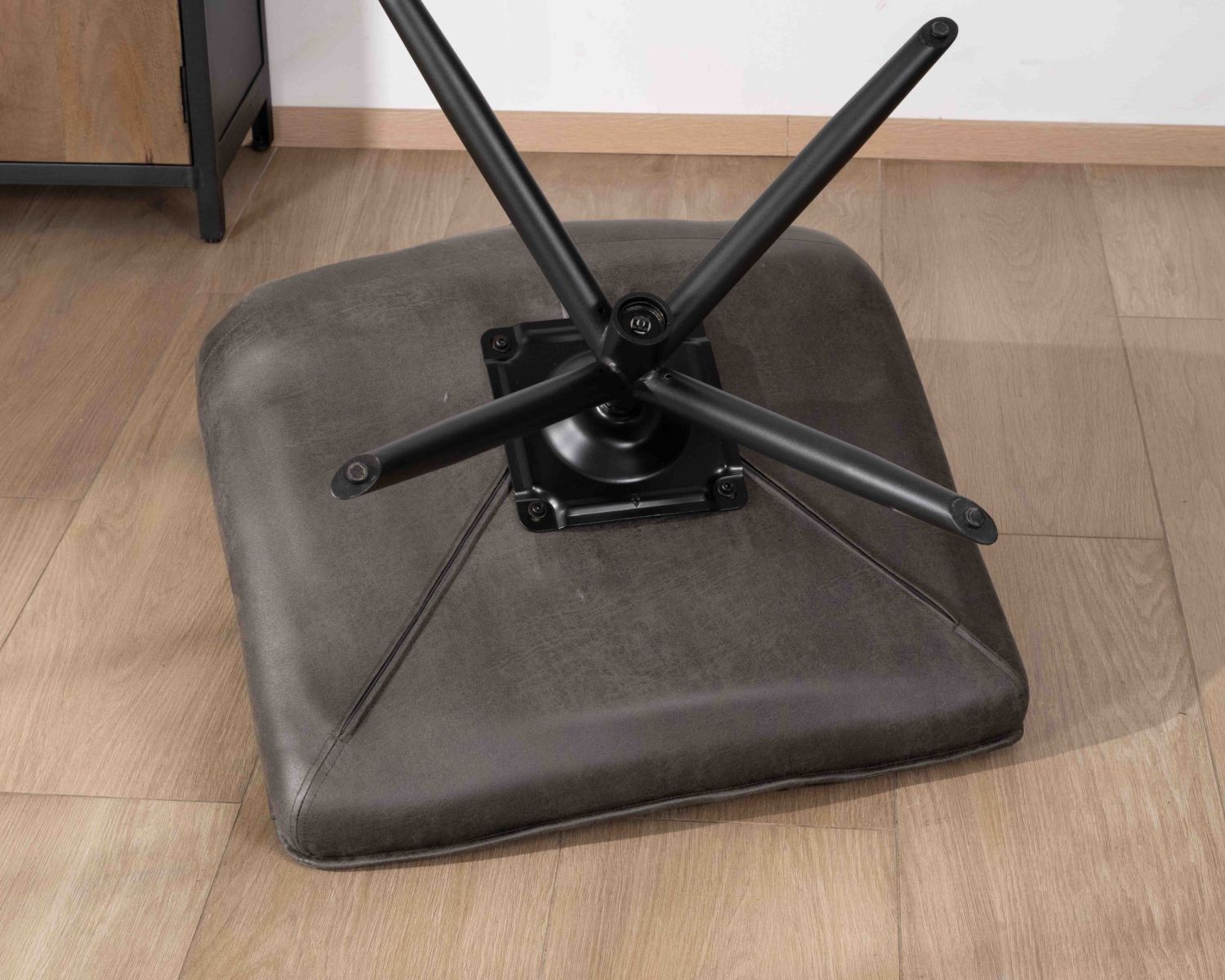 Fauteuil rotatif ultra-confort en tissu microfibre gris foncé "Grundy"