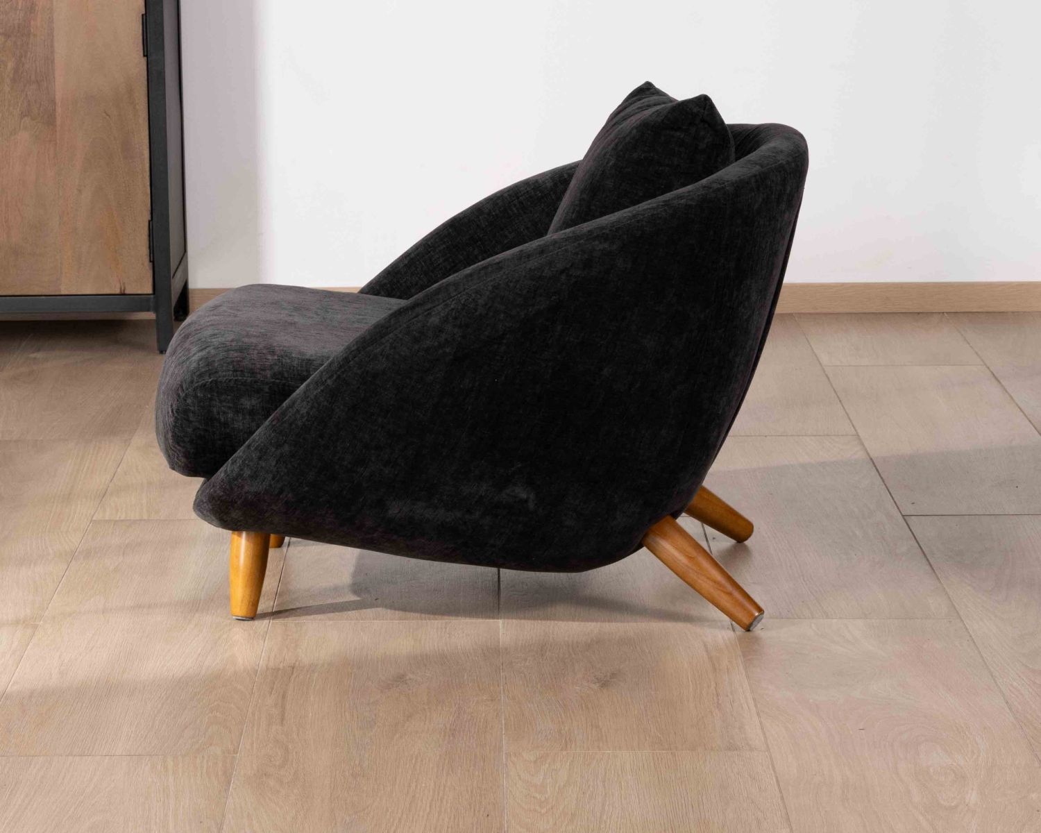 Fauteuil bas ultra-confort design rétro "Bryan" tissu couleur anthracite