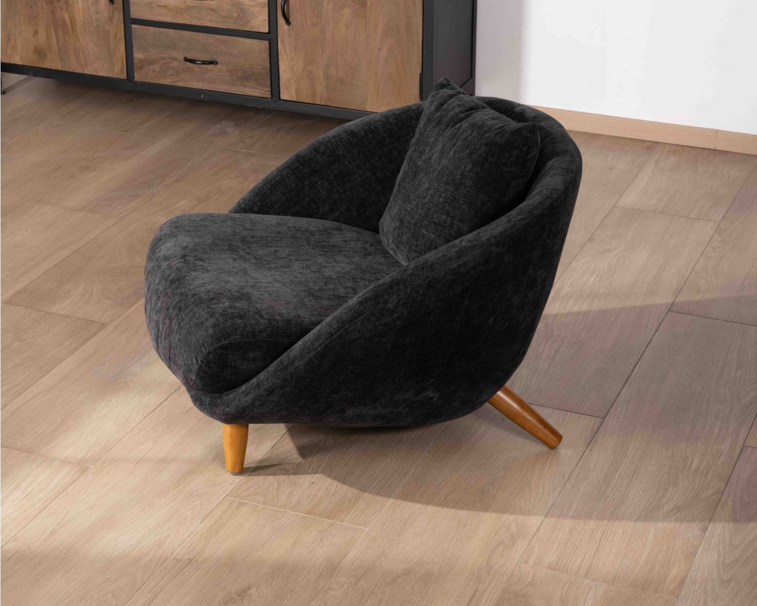 Fauteuil bas ultra-confort design rétro "Bryan" tissu couleur anthracite