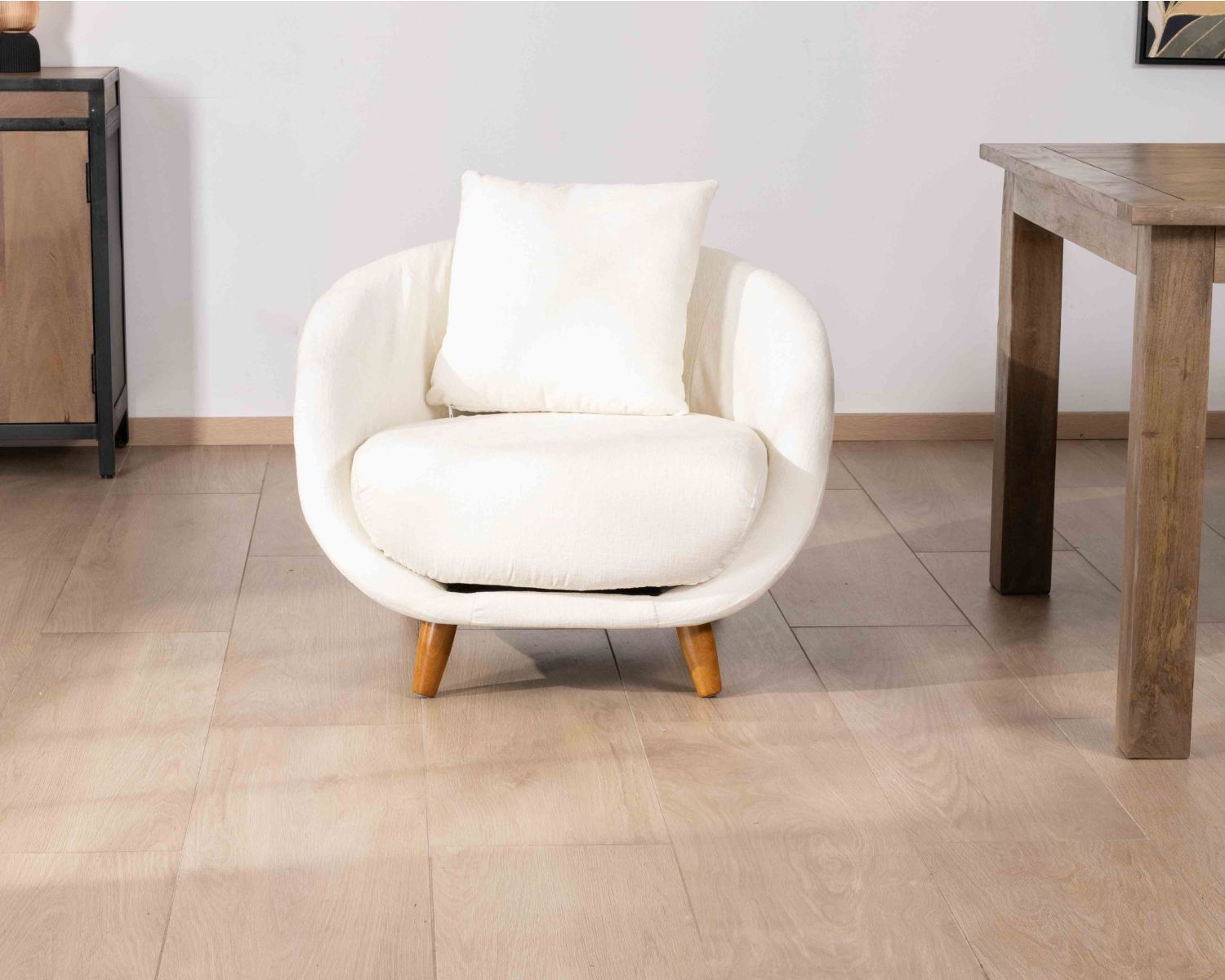 Fauteuil bas ultra-confort design rétro "Bryan" tissu blanc