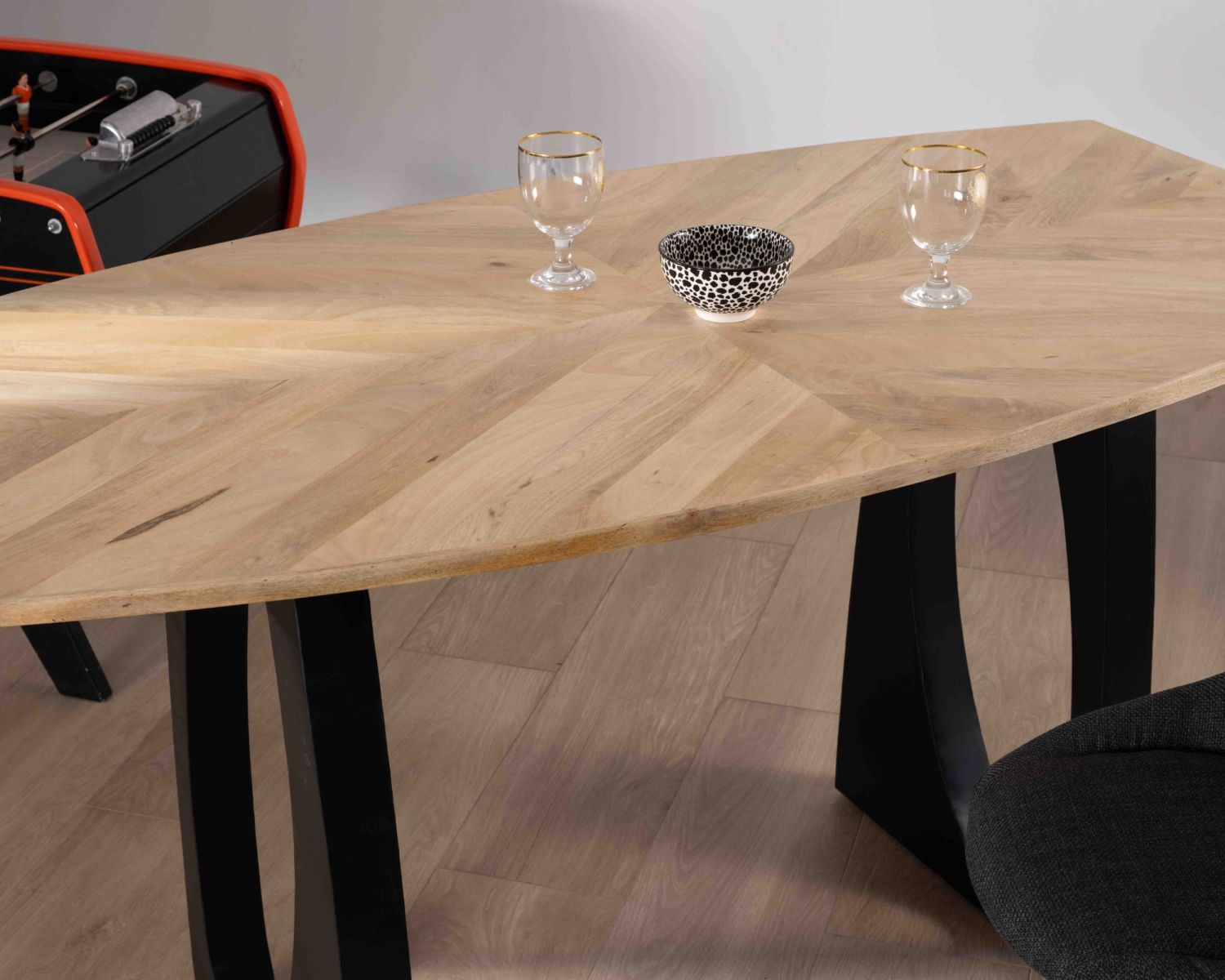 Table haute en acacia 185 cm et pieds métal noir design "Audacio"