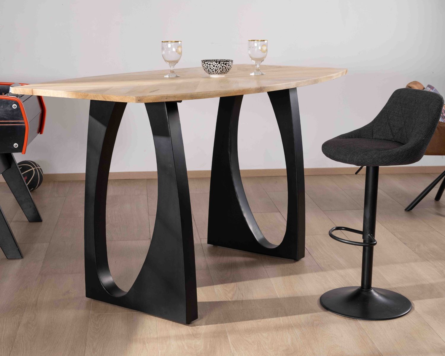 Table haute en acacia 185 cm et pieds métal noir design "Audacio"