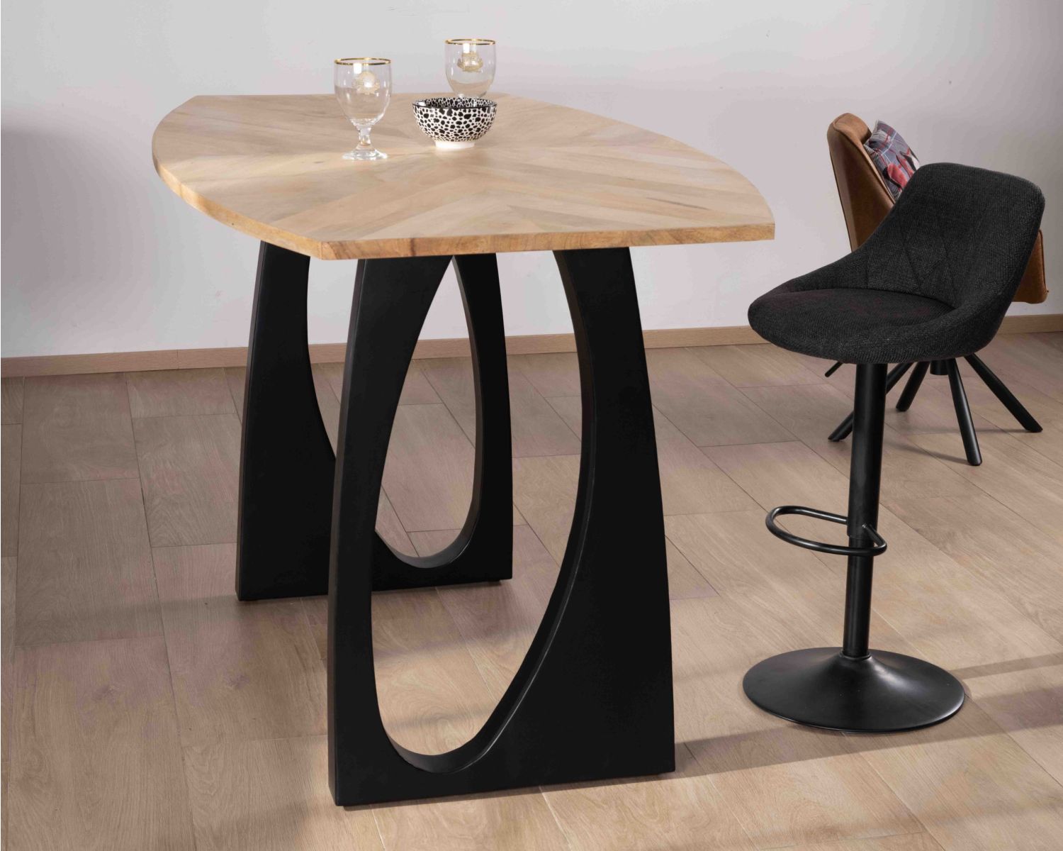 Table haute en acacia 185 cm et pieds métal noir design "Audacio"