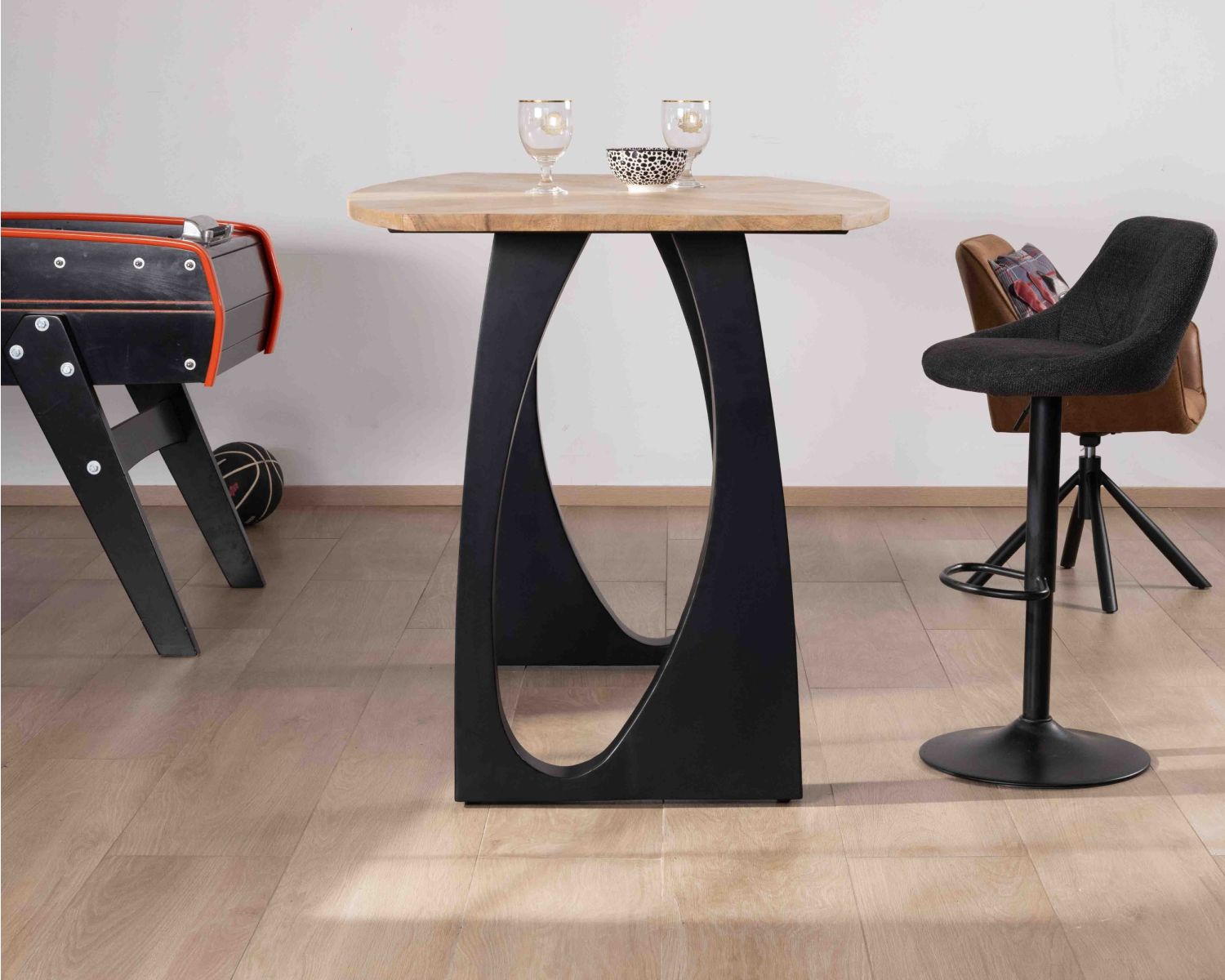 Table haute en acacia 185 cm et pieds métal noir design "Audacio"